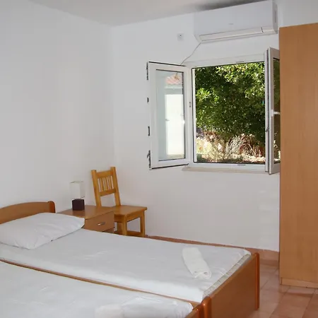 By The Sea Cove Vela Prapratna Apartment *