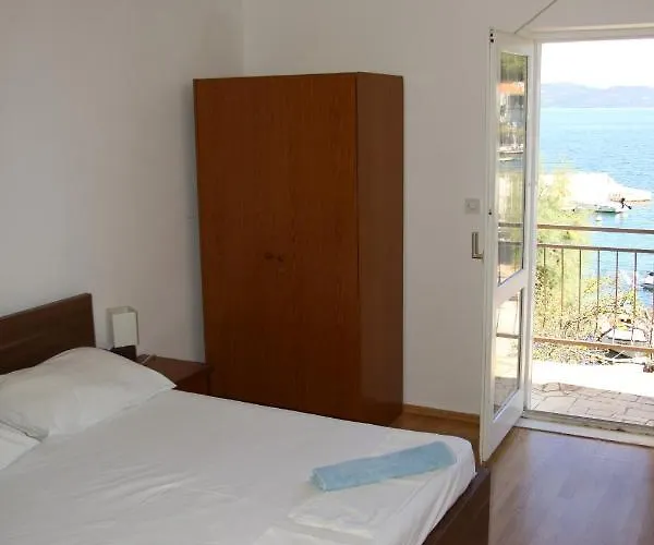 By The Sea Cove Vela Prapratna * Oskorusno