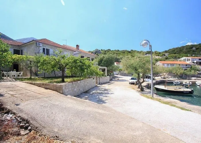 By The Sea Cove Vela Prapratna