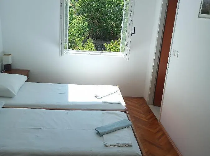 By The Sea Cove Vela Prapratna * Oskorusno