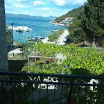 Apartment By The Sea Cove Vela Prapratna