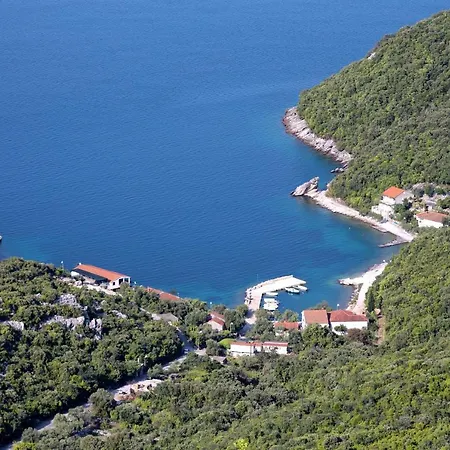 Διαμέρισμα By The Sea Cove Vela Prapratna *