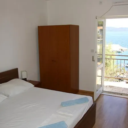 By The Sea Cove Vela Prapratna * Oskorusno