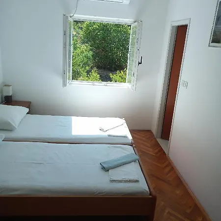 By The Sea Cove Vela Prapratna * Oskorusno